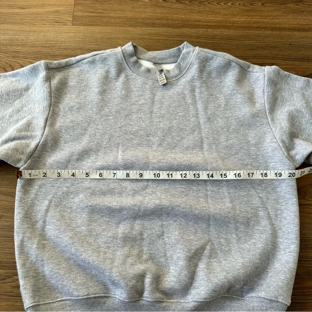 Skims Women's Cotton Fleece Crew Neck Sweatshirt Light Gray Medium Pullover - Picture 3 of 6